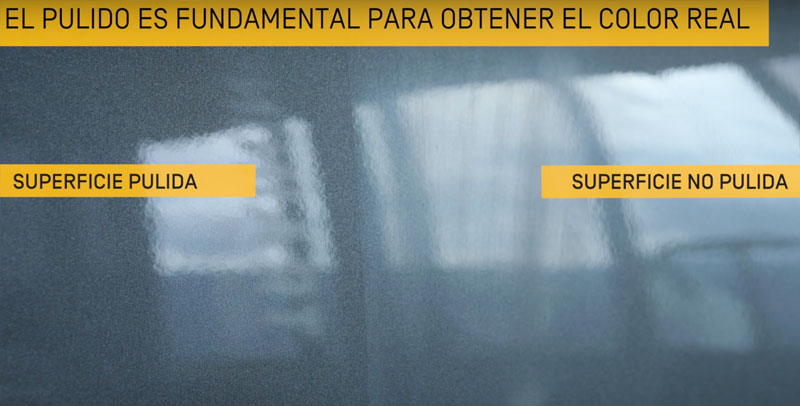 Comparativa superficie pulida y no pulida en un coche